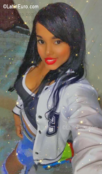 Date this pretty Dominican Republic girl Geidy from Santo Domingo DO56054