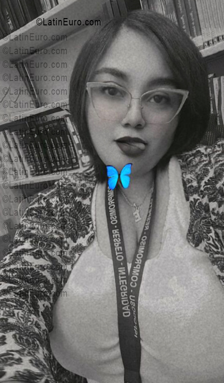 Date this sensual Dominican Republic girl Erni from Santo Domingo DO56083