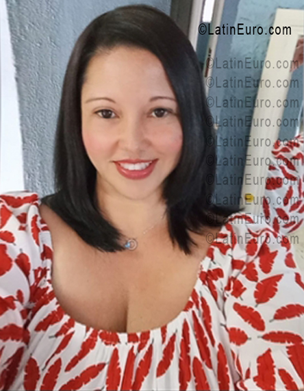 Date this beautiful Panama girl Rosario from Panama PA1427