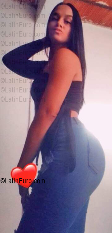 Date this attractive Venezuela girl Franyer from Caracas VE5426