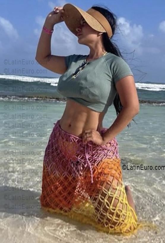 Date this passionate Colombia girl Lizeth from Cali CO33762