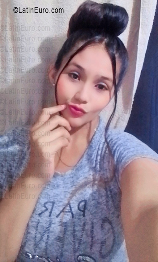 Date this nice looking Venezuela girl Albanys from Caracas VE5440