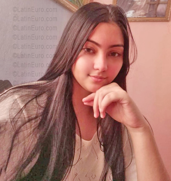 Date this pretty Venezuela girl Jory from Coro VE5455