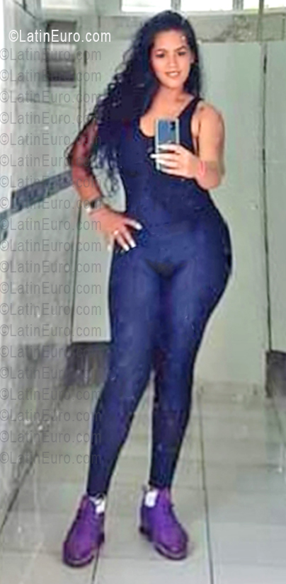 Date this athletic Venezuela girl Eliza from Caracas VE5468