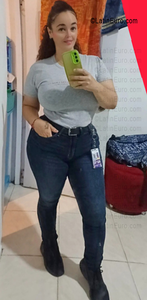 Date this young Dominican Republic girl Loyda from Monsenor Nouel DO56187