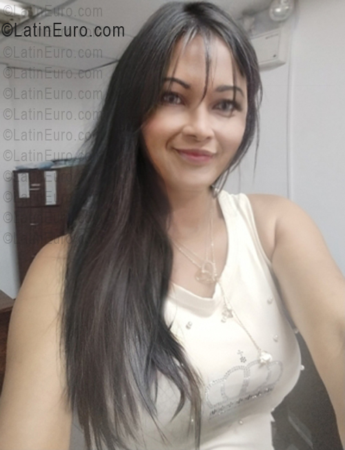 Date this good-looking Venezuela girl Mar from Caracas VE5509