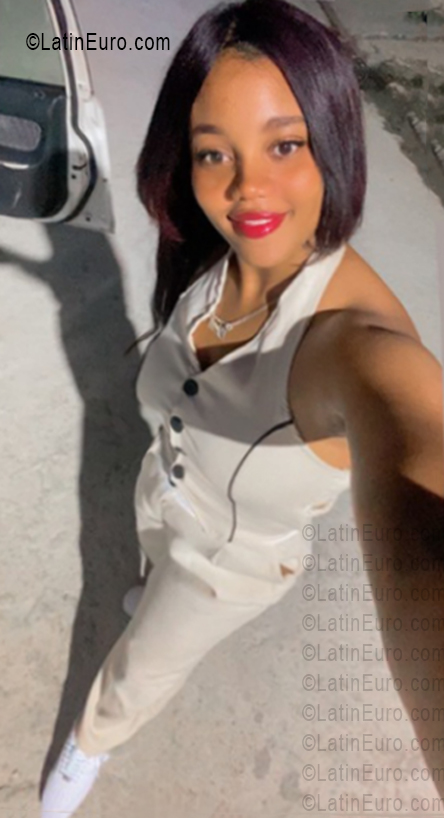 Date this stunning Dominican Republic girl Crisnabel from Santo Domingo DO56265