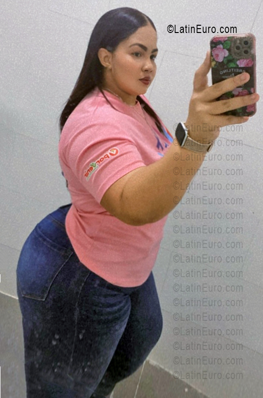 Date this happy Dominican Republic girl Ingrid from San Francisco De Macoris DO56296