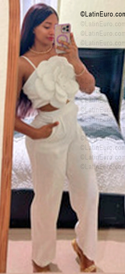 Date this passionate Dominican Republic girl Karina from La Romana DO56301