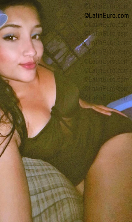 Date this nice looking Venezuela girl Emely from Maturin VE5596