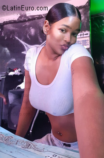 Date this voluptuous Dominican Republic girl Ema from Santo Domingo DO56346