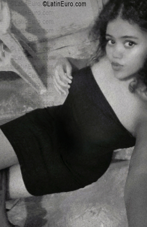 Date this nice looking Dominican Republic girl Esme from La Altagracia DO56349
