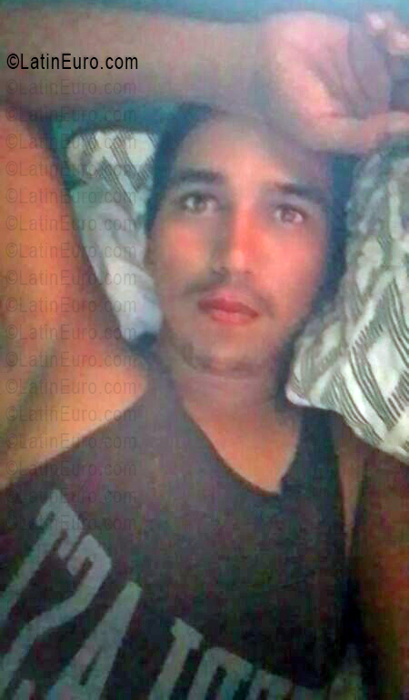 Date this young Venezuela man Luis from Venezuela VE5646