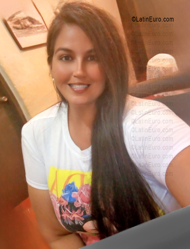 Date this funny Venezuela girl Mariana from Venezuela VE5647