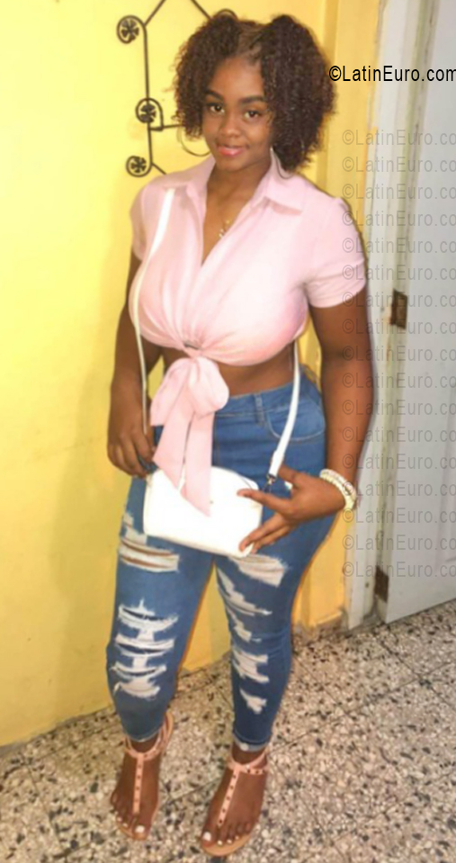 Date this charming Dominican Republic girl Coraima from Santo Domingo DO56358