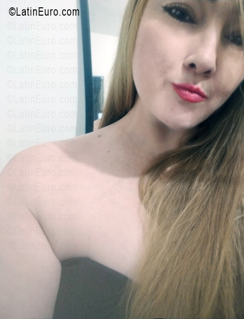 Date this nice looking Mexico girl Berenice from Hermosillo MX2795