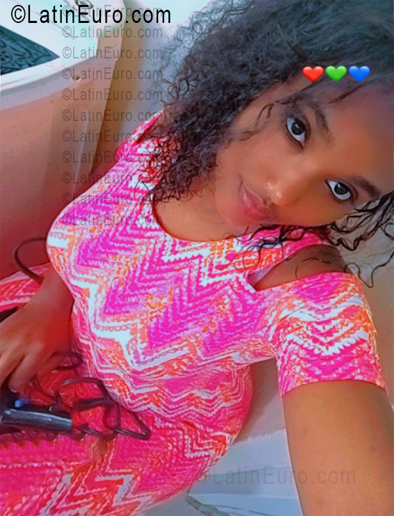 Date this cute Dominican Republic girl Neiry from Santo Domingo DO56470