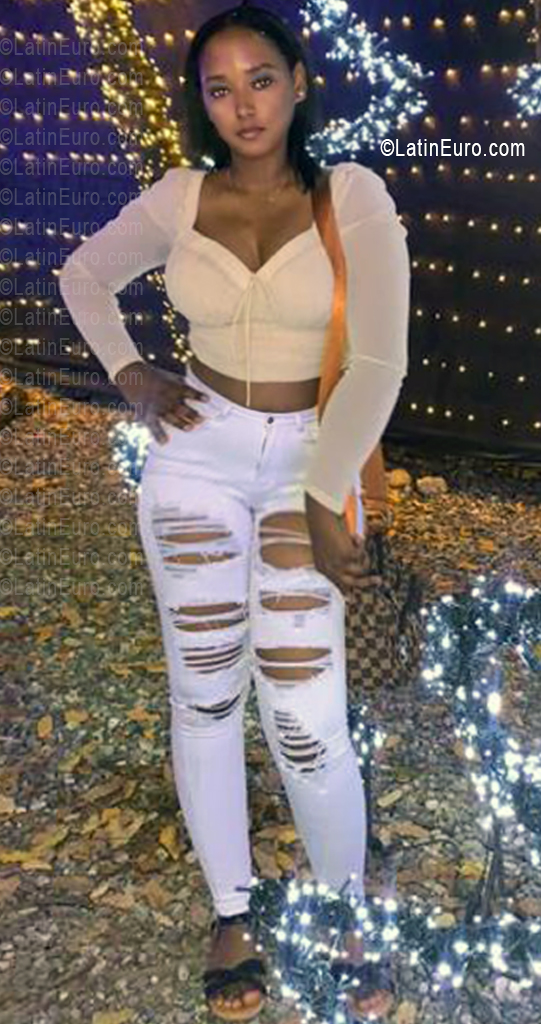 Date this tall Dominican Republic girl Claudia from Santo Domingo DO56479