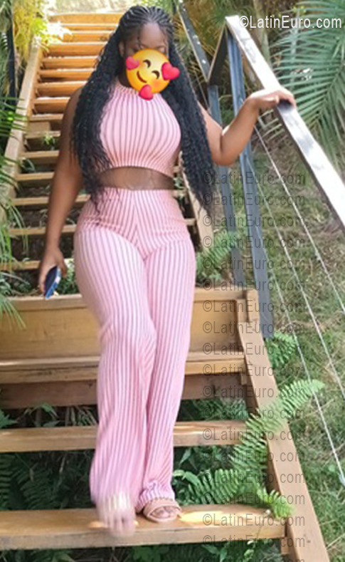 Date this sultry Dominican Republic girl Yafreysi from La Romana DO56491