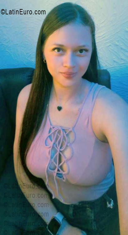 Date this hard body Colombia girl Wendy from Medellin CO33752