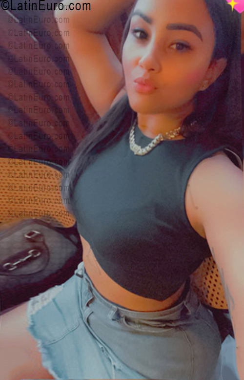 Date this foxy Dominican Republic girl Carolina from Santo Domingo DO56519