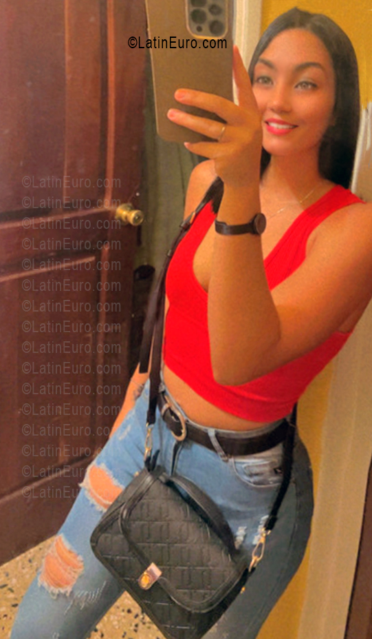 Date this cute Dominican Republic girl Nicole from Santo Domingo DO56590