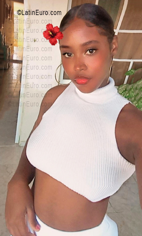 Date this happy Dominican Republic girl Nayeli from Romana DO56594