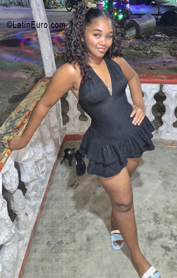 Date this sensual Dominican Republic girl Berta from Santo Domingo DO56604