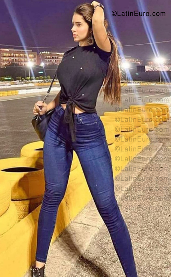 Date this sultry Venezuela girl Migde from Caracas VE5715