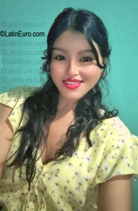 Date this nice looking Honduras girl Evelin from San Pedro Sula HN3010