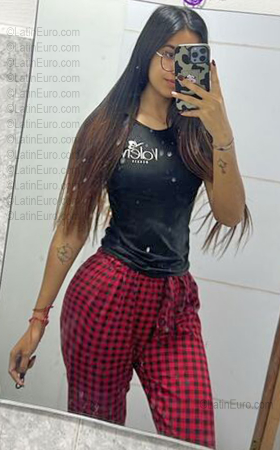 Date this exotic Venezuela girl Valery Andrea from Valencia VE5725