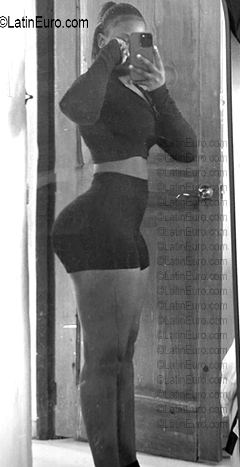 Date this athletic Dominican Republic girl Angelina from Santo Domingo DO56740