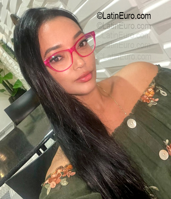 Date this voluptuous Dominican Republic girl Katherine from Santiago DO56769