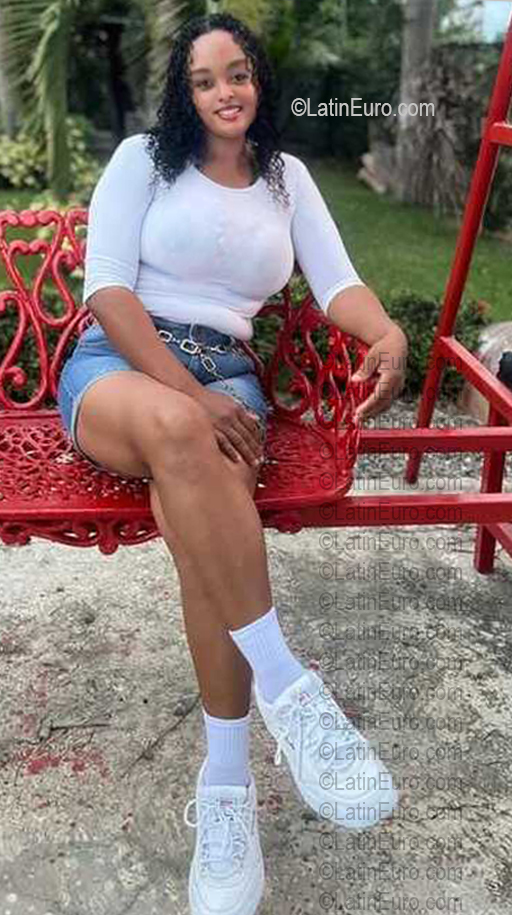 Date this nice looking Dominican Republic girl Eridania from Santo Domingo DO56809