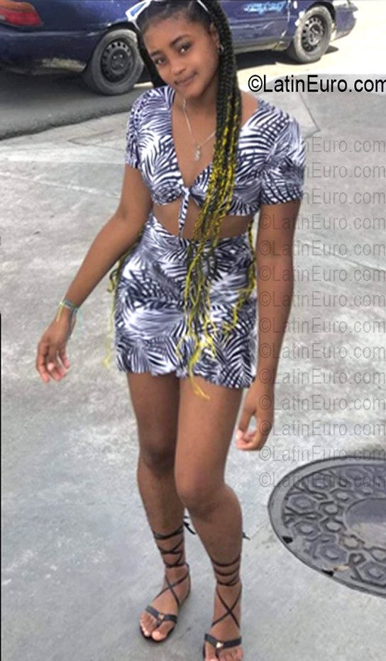 Date this exotic Dominican Republic girl Genesis from Santo Domingo DO56852