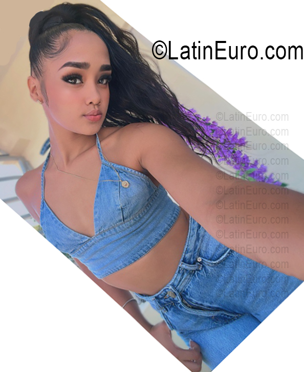 Date this nice looking Dominican Republic girl Julia from Santo Domingo DO56884