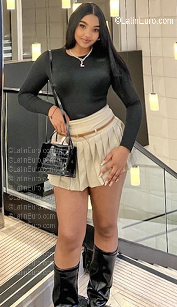 Date this sultry Dominican Republic girl Lachell from Santo Domingo DO56895