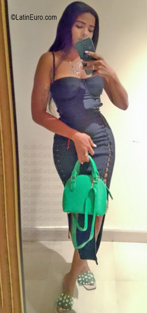 Date this fun Dominican Republic girl Winifer from Santo Domingo DO56910