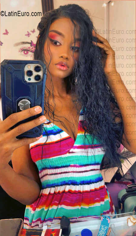 Date this exotic Dominican Republic girl Roxy from Barahona DO56911