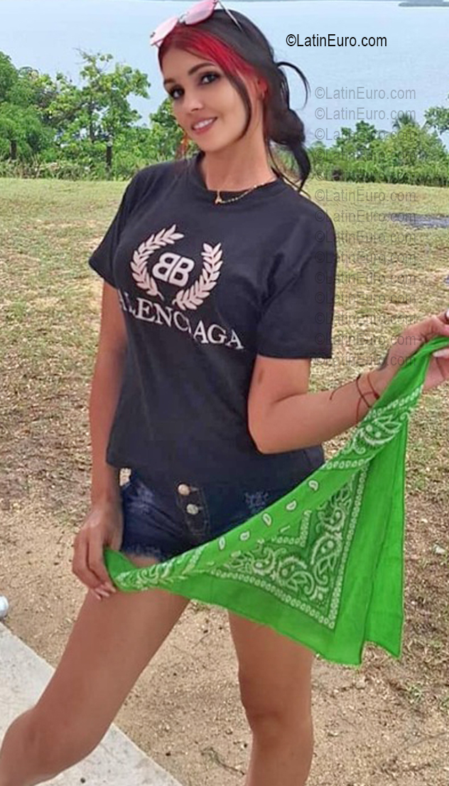 Date this athletic Cuba girl Odanais from Holguin CU843