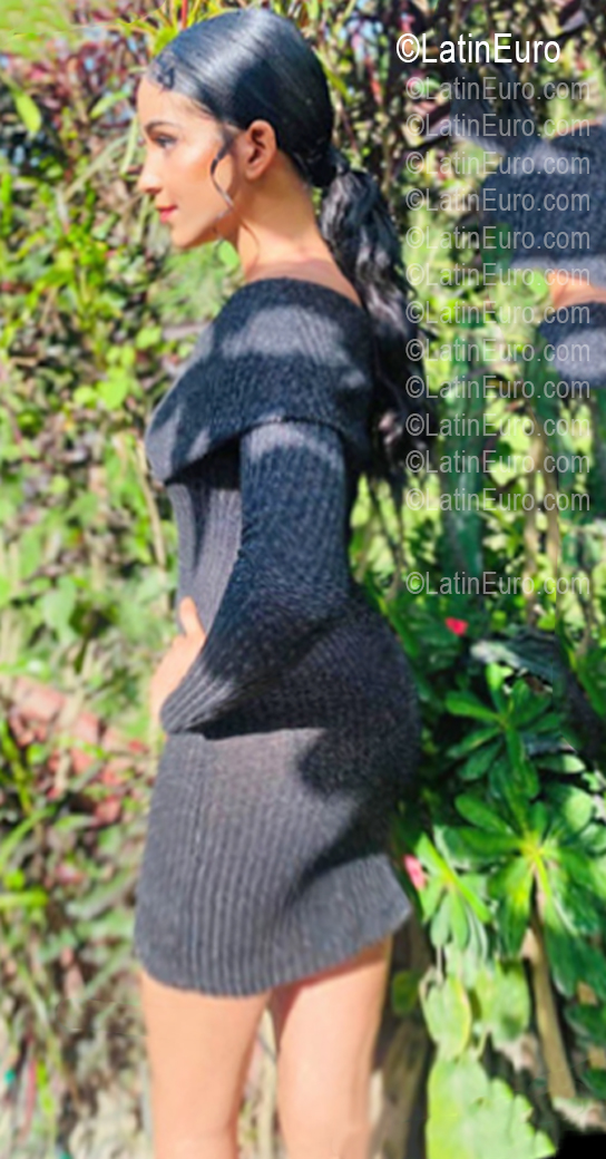 Date this gorgeous Dominican Republic girl Yaneris from Moca DO56973