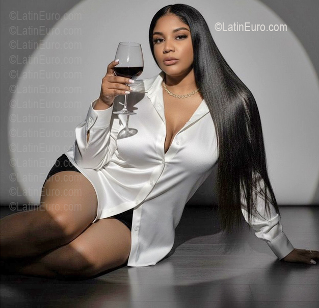 Date this pretty Dominican Republic girl Isabel from Santo Domingo DO56977