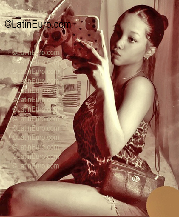 Date this gorgeous Dominican Republic girl OCAIRA from Sanchez Ramirez DO57005