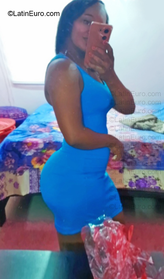 Date this good-looking Dominican Republic girl Araceli from Santo Domingo DO57025