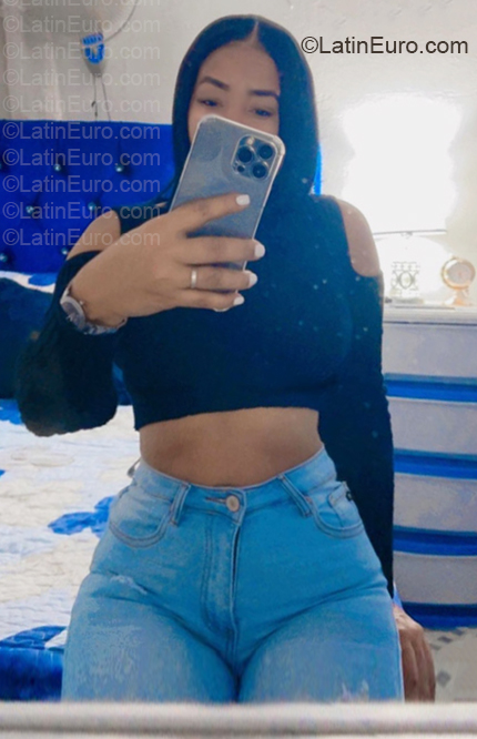 Date this sultry Dominican Republic girl Mary from Santiago DO57093