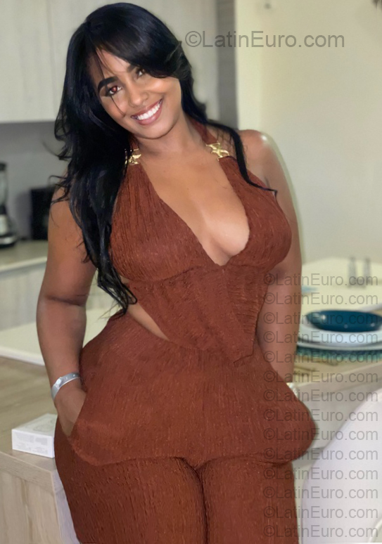 Date this hard body Colombia girl Johana from Cartagena CO33880