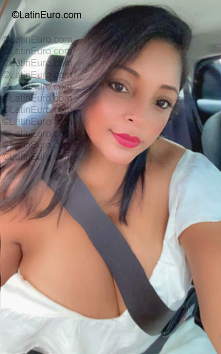 Date this athletic Dominican Republic girl Yinet from Santo Domingo DO57099