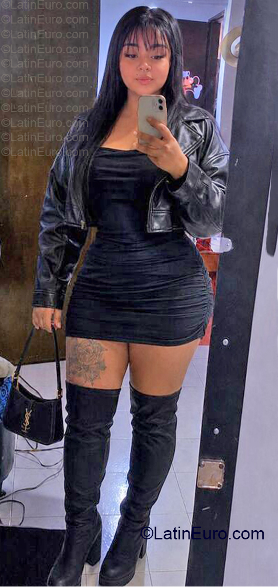 Date this nice looking Colombia girl Alejanra from Bogota CO33890