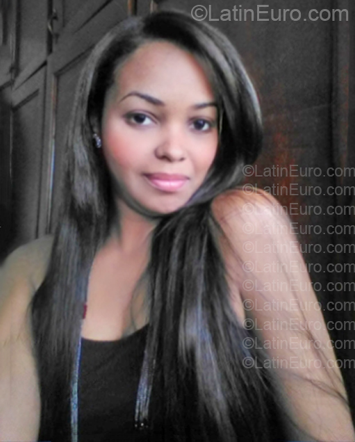 Date this nice looking Dominican Republic girl Ivy from Santo Domingo DO57152