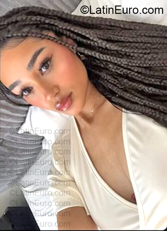 Date this nice looking Dominican Republic girl Kisbe from Santo Domingo DO57173